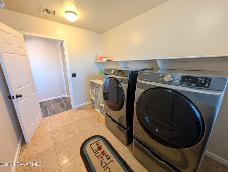 Laundry Room (2)