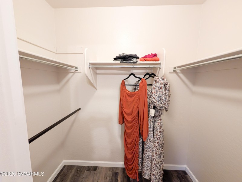 Walk-in closet Bedroom #4 (11)