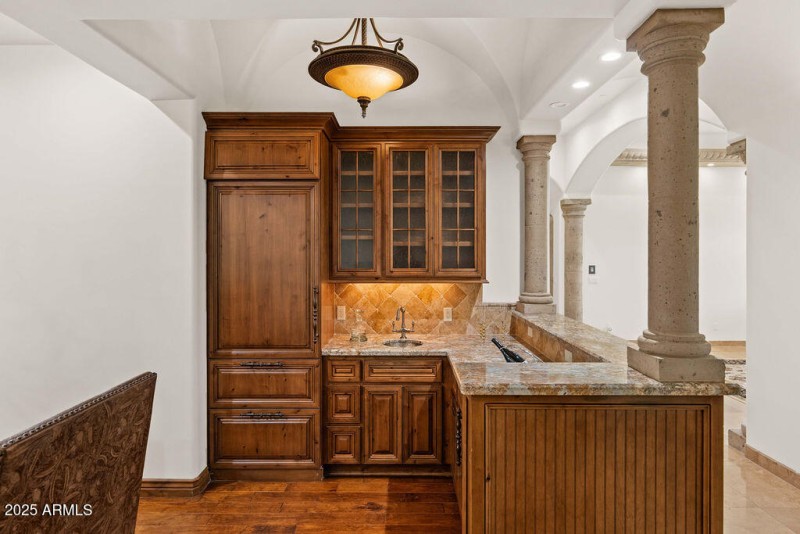 Wetbar in Dining Area