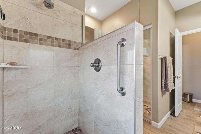 028-primary-bathroom