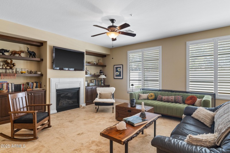 Great Room w fireplace