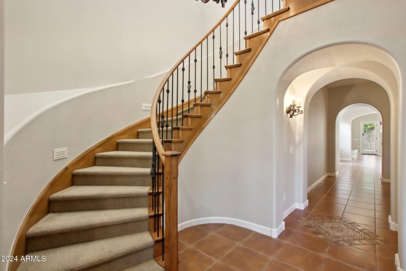 16-web-or-mls-E Via De Vaquero Dr-016