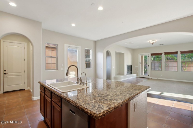 12-web-or-mls-E Via De Vaquero Dr-012