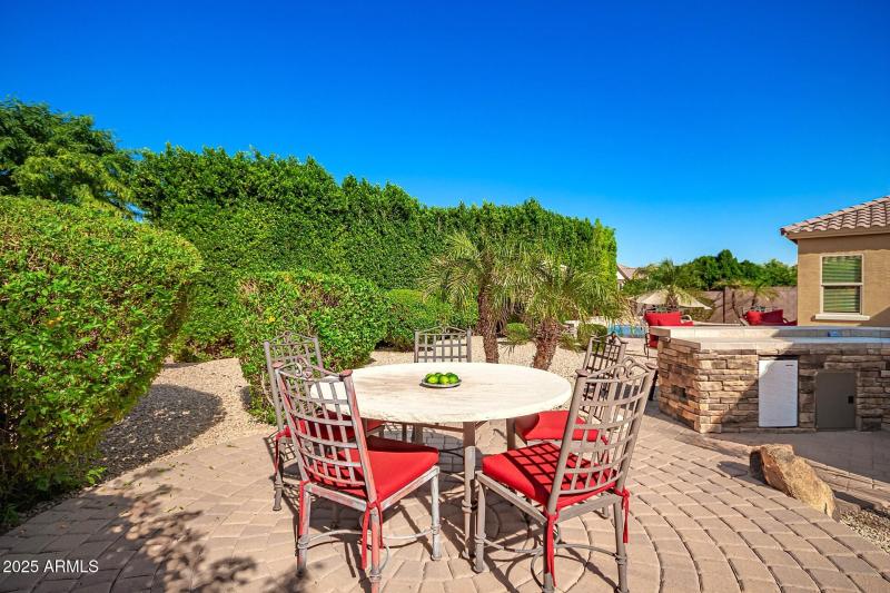 Backyard sitting area NE 01