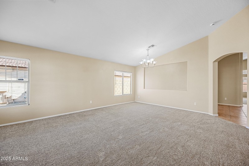 LIVING ROOM/DINING ROOM