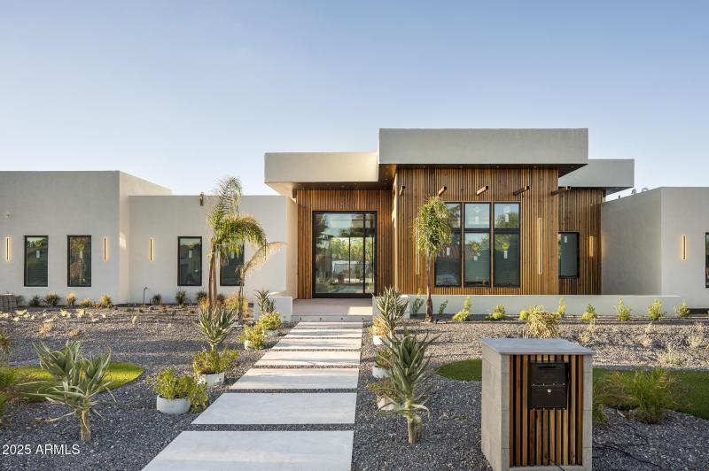 Pershing Ave Coming Soon-2