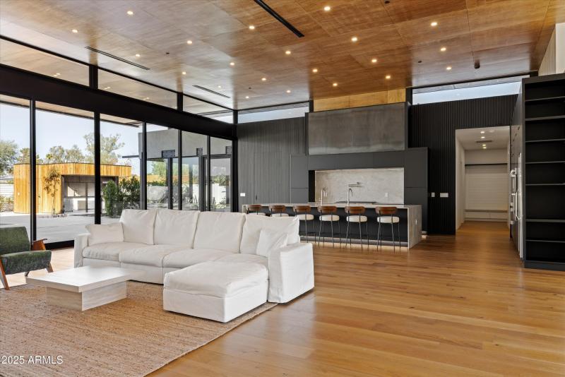 08-6026 E Pershing Dr_08