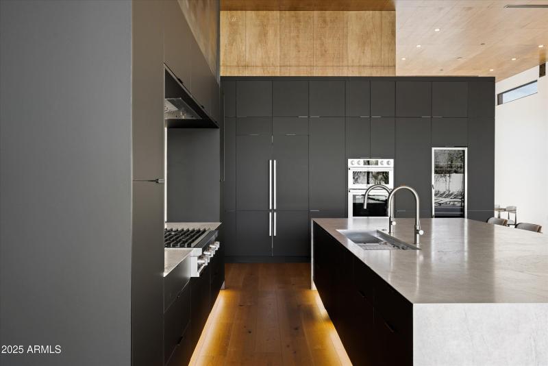 19-6026 E Pershing Dr_19