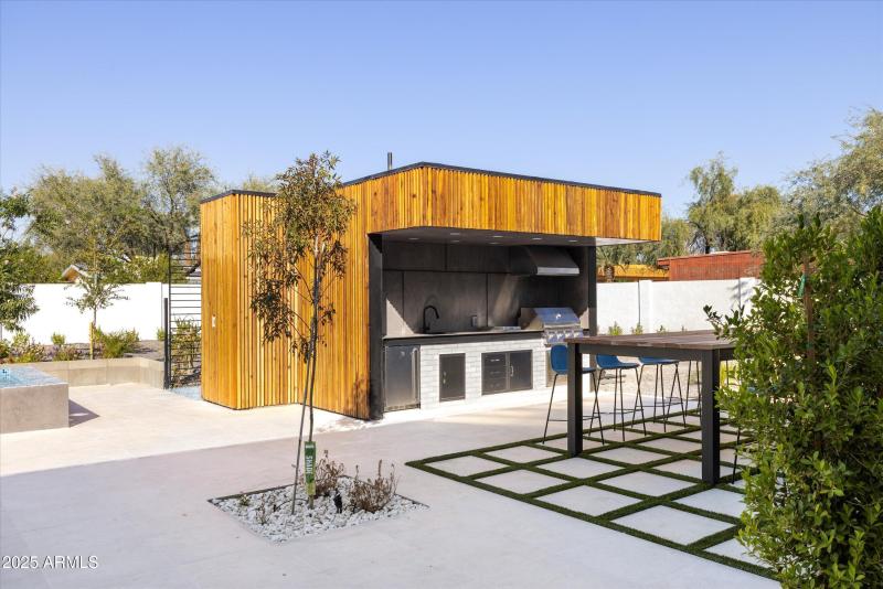 48-6026 E Pershing Dr_48