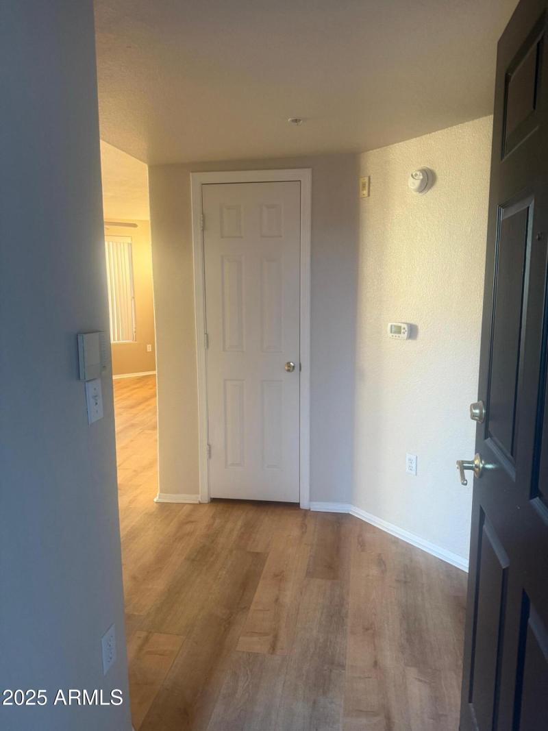 2071 Hawthorne Foyer area