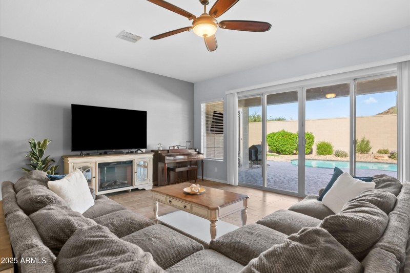 02-20251108-DSC09360