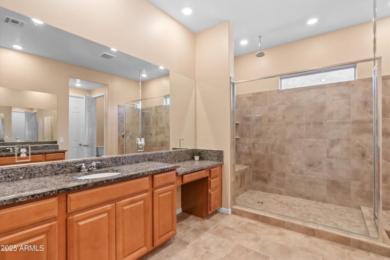 17-20251108-DSC09405