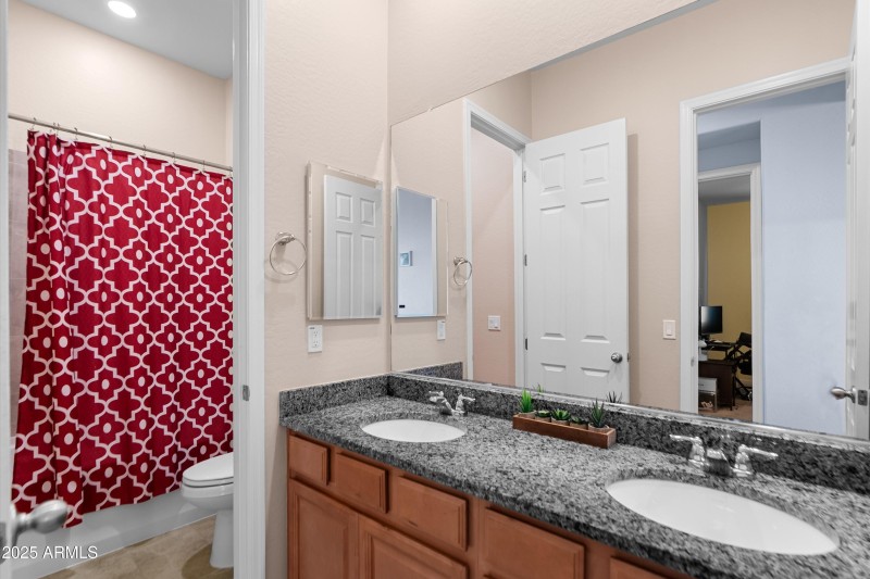 28-20251108-DSC09444