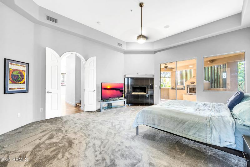 8400 E Dixileta Dr-34