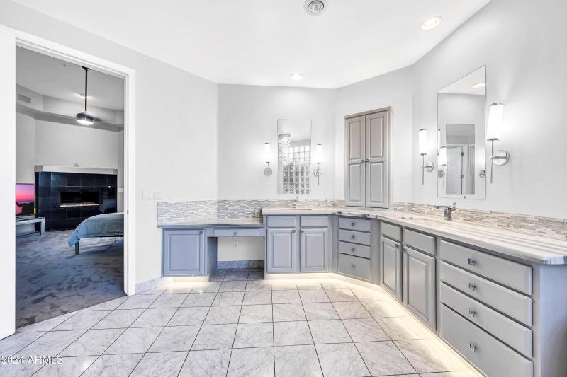 8400 E Dixileta Dr-36