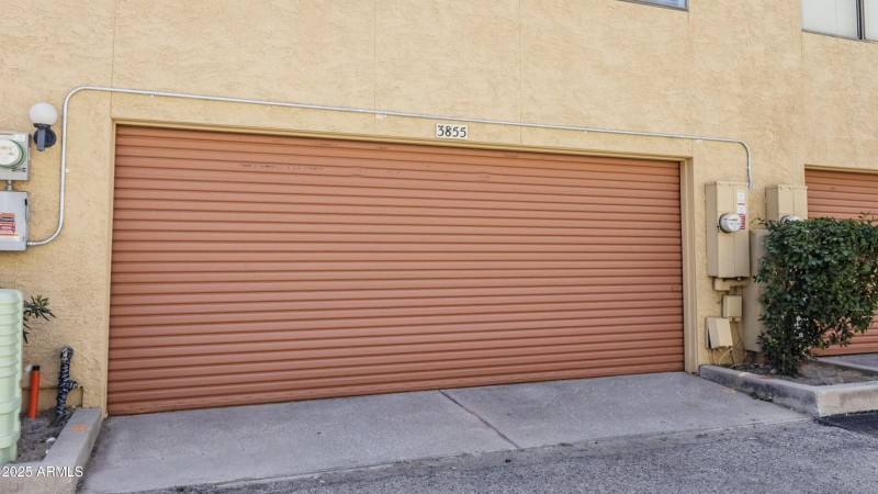 tonwhouse-with-2-car-attached-garage