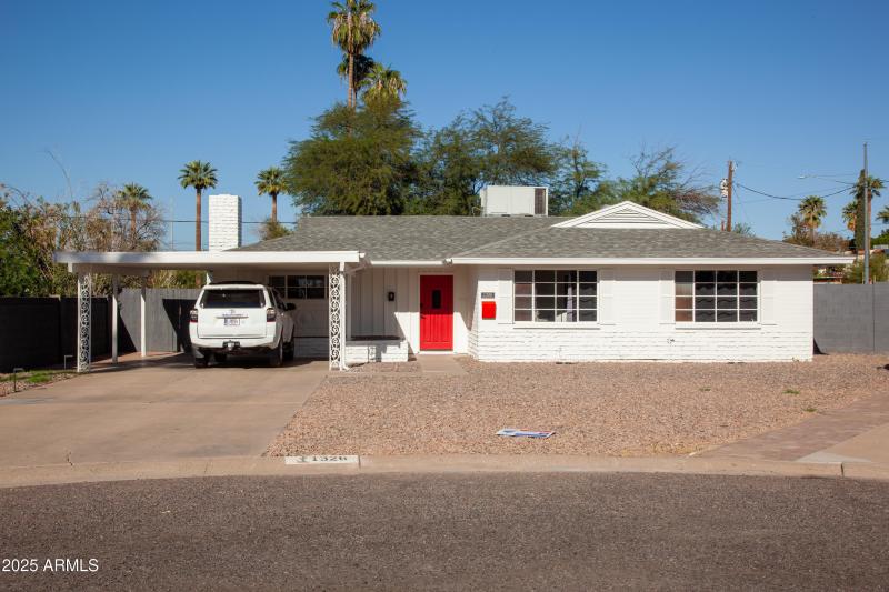 1326EarllDr-Front-002