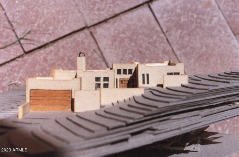 Carriage prop scale model 1