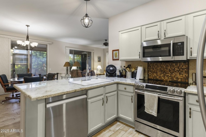 STAINLESS APPLIANCES