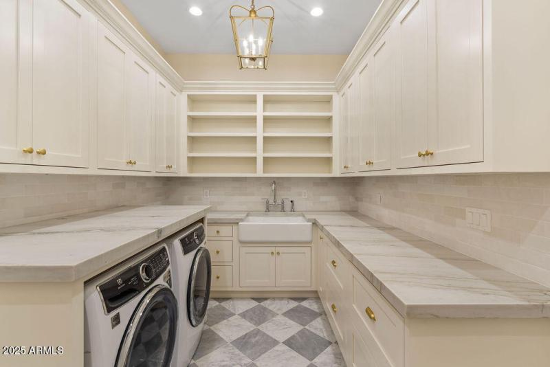 Laundry/ Mud Room