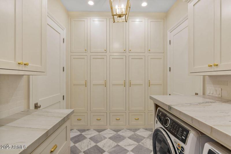 Laundry/ Mud Room