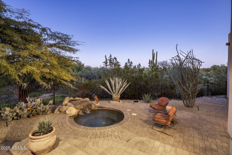 Peaceful Desert Surroundings