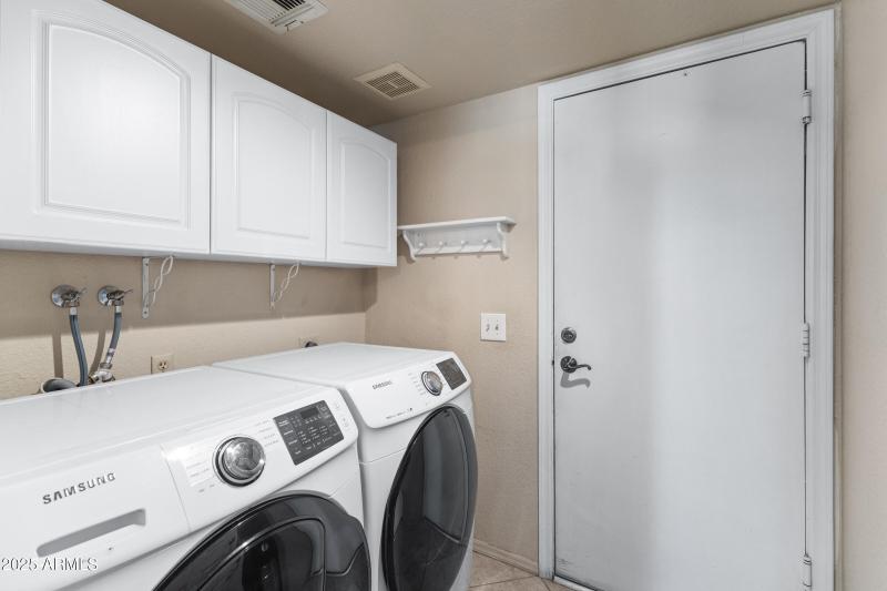 1645 N Saguaro St-38