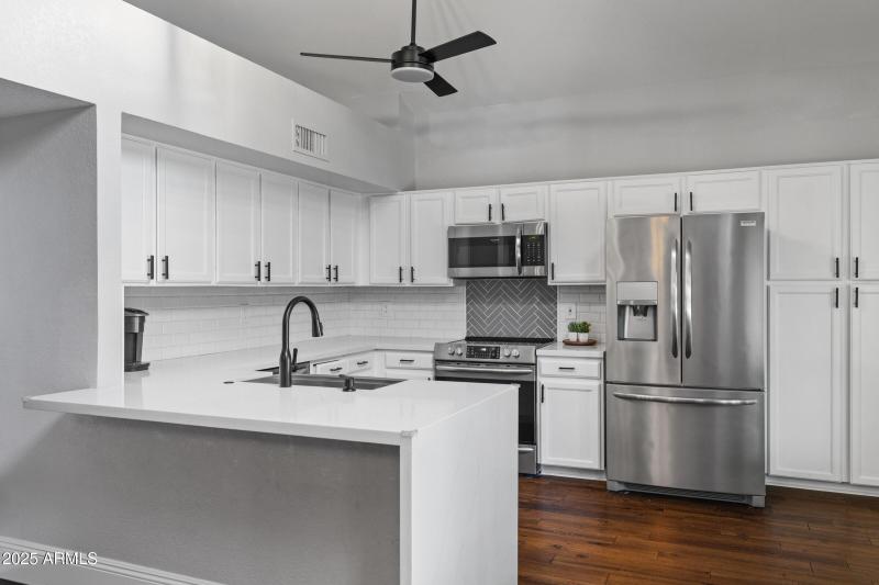 1645 N Saguaro St-14