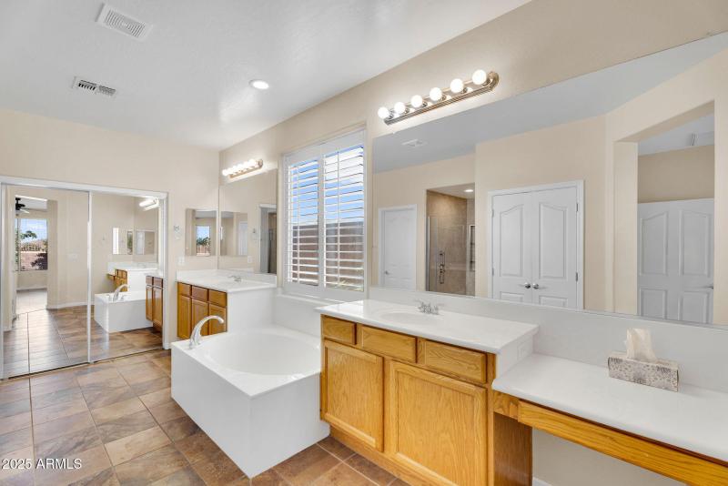 23-web-or-mls-3586 E Riopelle Ct-23