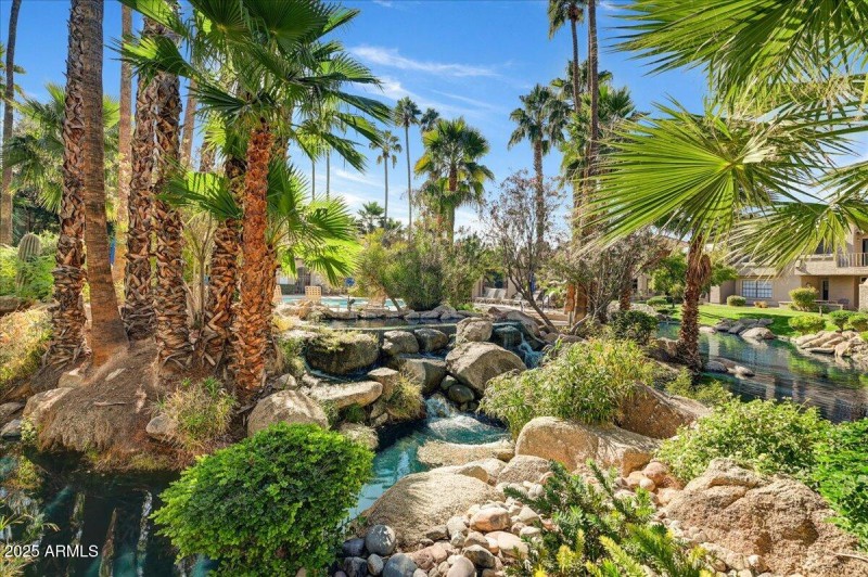 23-Area Courtyard Pool Area
