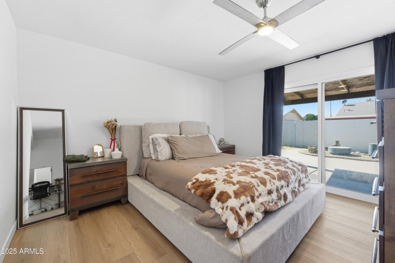 18-015-primary-bedroom