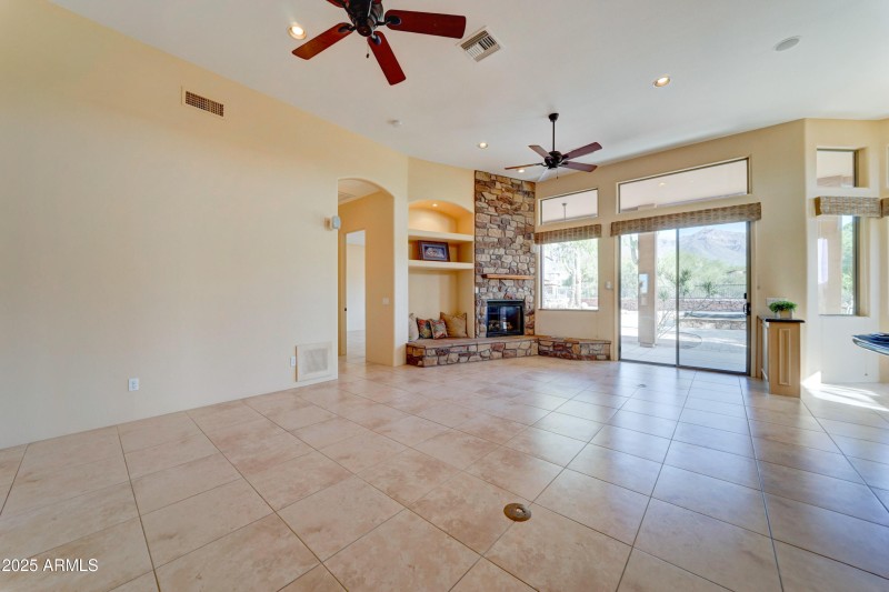 6841 E Quail Hideaway Ln-1