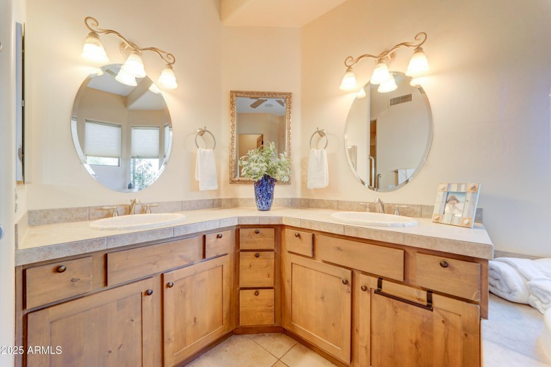 6841 E Quail Hideaway Ln-23