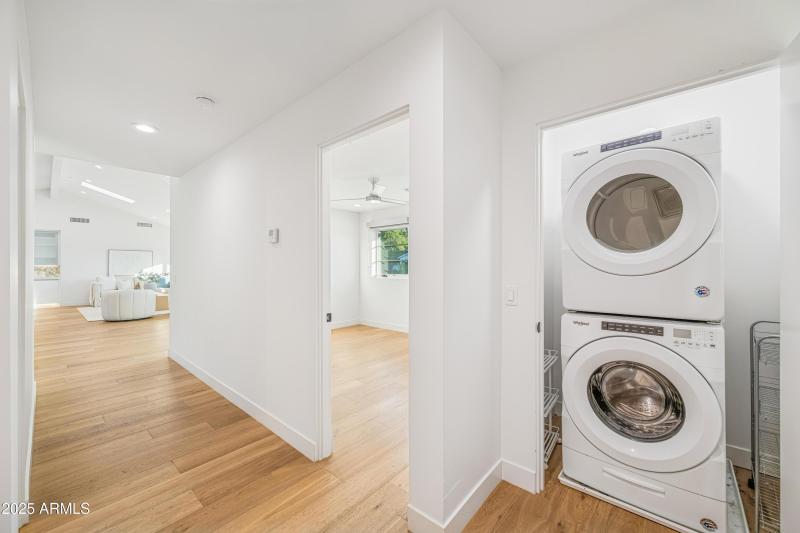 I2025111201-Interior-7