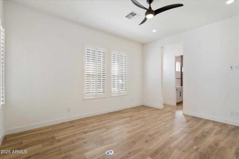 Guest Bed w/ En Suite Bath