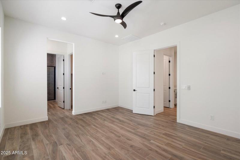 Guest Bed 2 w/ Ensuite