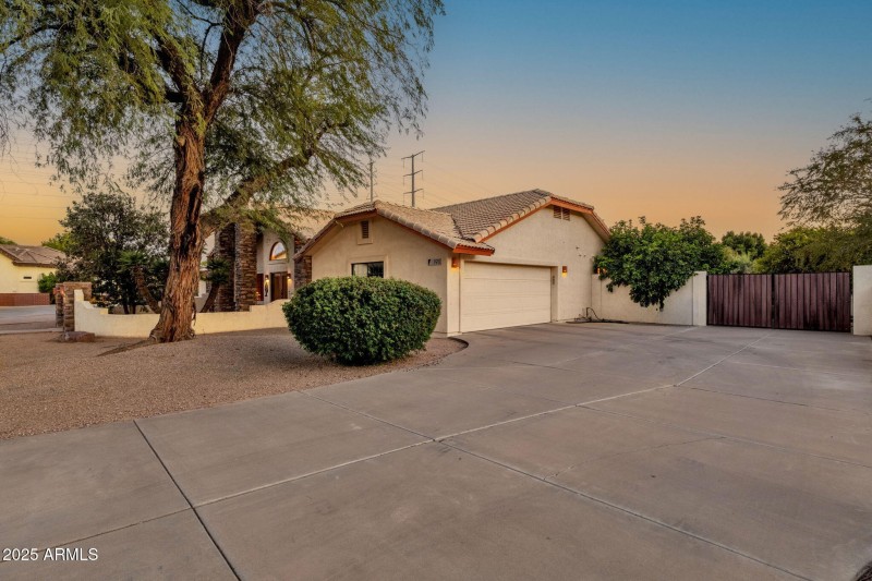 2-web-or-mls-1911-e-bruce-ave