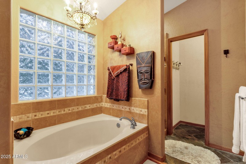 31-web-or-mls-1911-e-bruce-ave