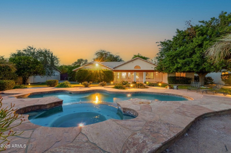 51-web-or-mls-1911-e-bruce-ave