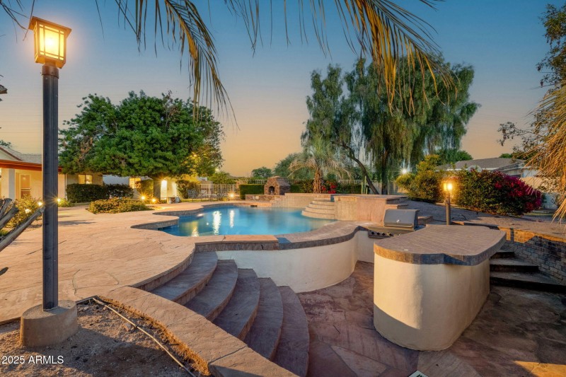 55-web-or-mls-1911-e-bruce-ave