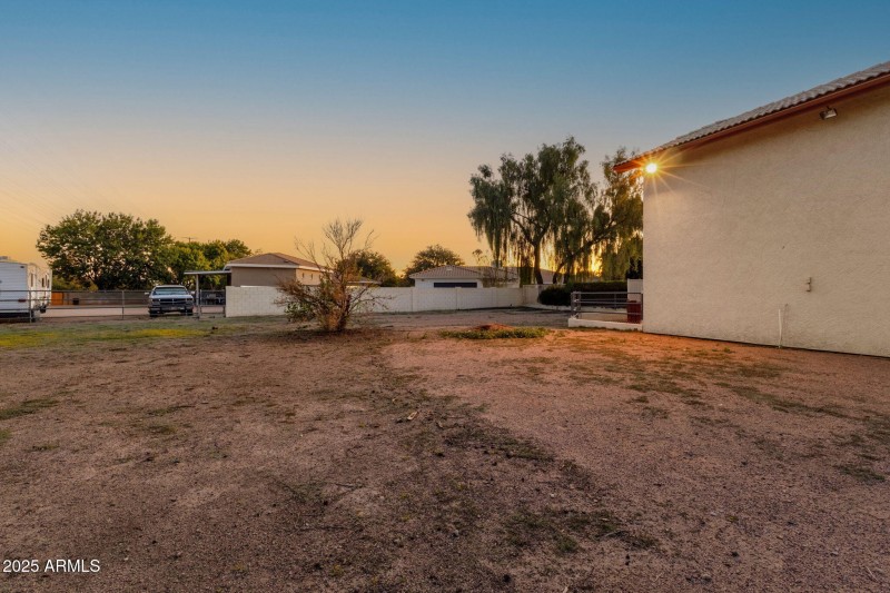 61-web-or-mls-1911-e-bruce-ave