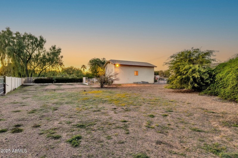 62-web-or-mls-1911-e-bruce-ave