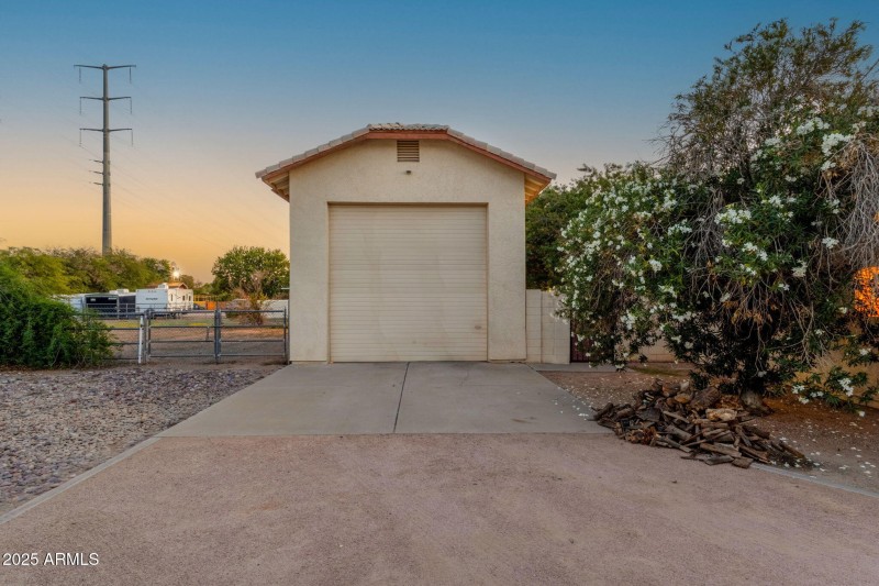 64-web-or-mls-1911-e-bruce-ave