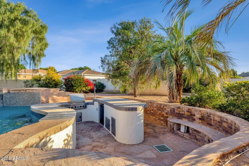 86-web-or-mls-1911-e-bruce-ave