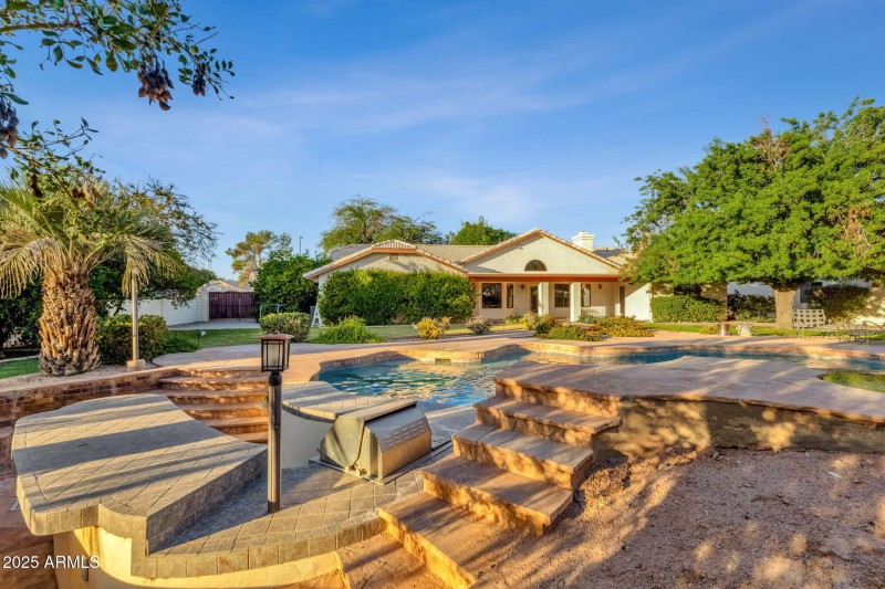 94-web-or-mls-1911-e-bruce-ave