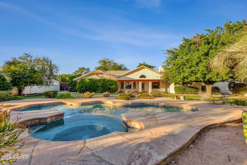 95-web-or-mls-1911-e-bruce-ave