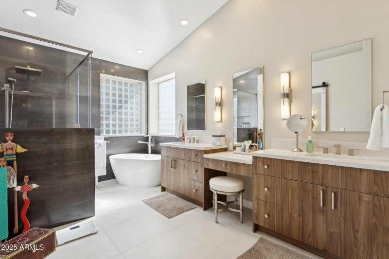 39-web-or-mls-4601-w-flint-st