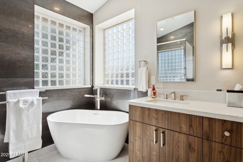 41-web-or-mls-4601-w-flint-st