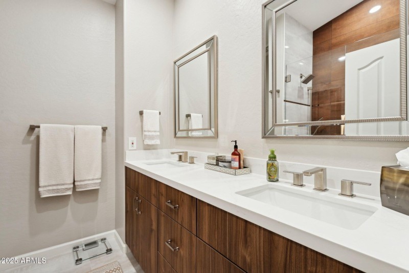 44-web-or-mls-4601-w-flint-st