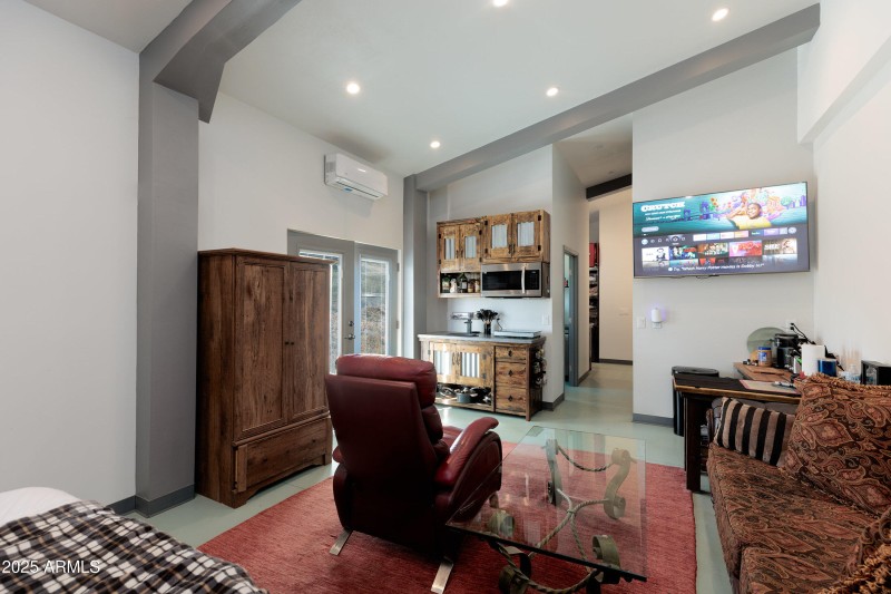 Live-work Apartment "On-site for Owner